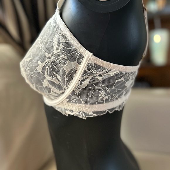 Victoria's Secret Lace Bra in Cream - Picture 2 of 12
